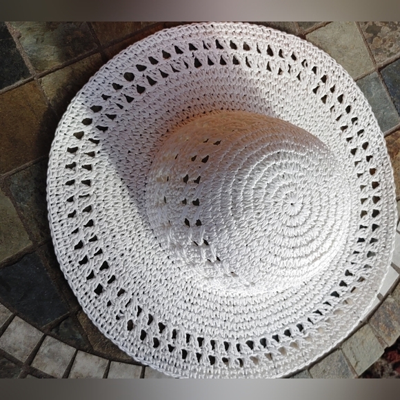 NEW LARGE WHITE SUMMER BEACH HAT - Picture 4 of 4